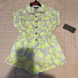 Vince Camuto girls size 4T short all